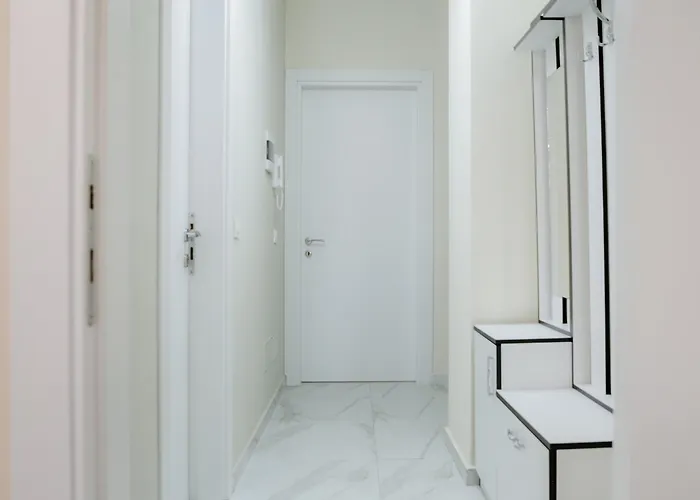 Living By Erle 2 New Baazar Apartament