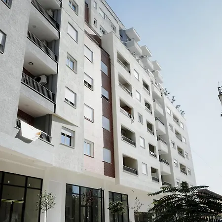 Living By Erle 2 New Baazar * ティラナ