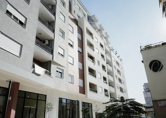 Living By Erle 2 New Baazar * ティラナ