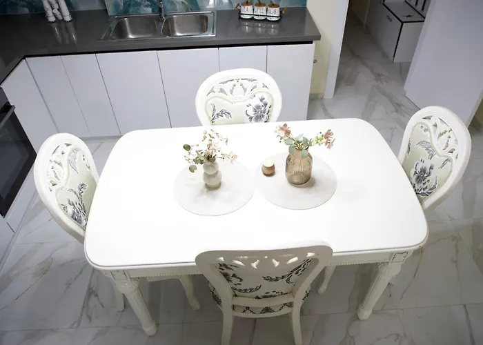 Living By Erle 2 New Baazar